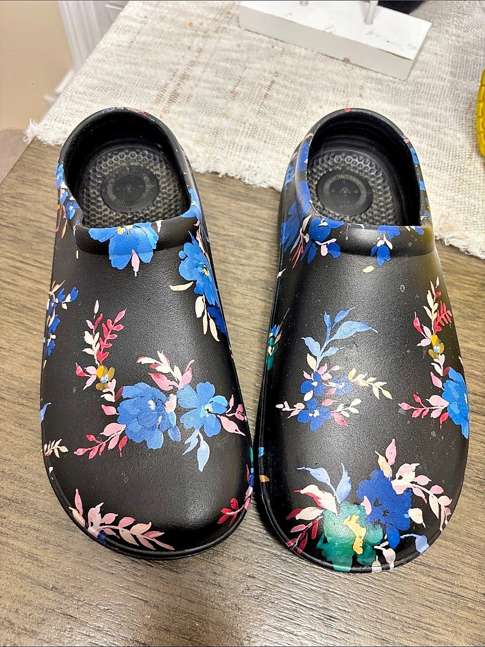 Totes Floral Clogs in Black & Blue size 9